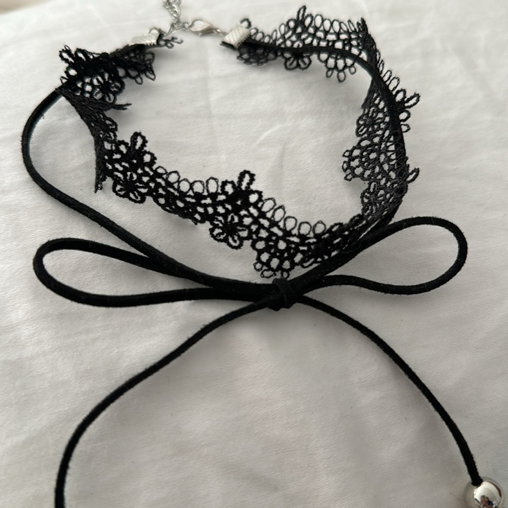 Lace bow choker necklace